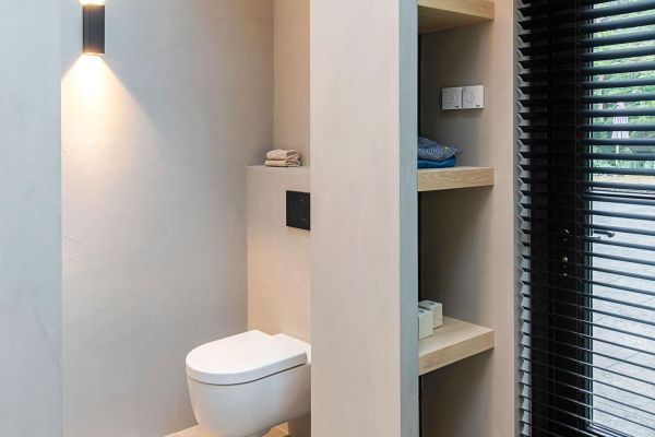 Stukwerk toilet, badkamer zonder tegels, maatwerk toilet